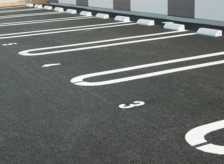 アクセス良好なクリニック・駐車場完備